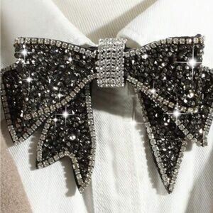 New stylish rhinestone pin